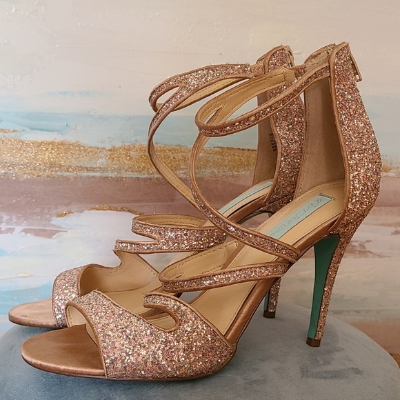 Shoes - Picture 1 of 8